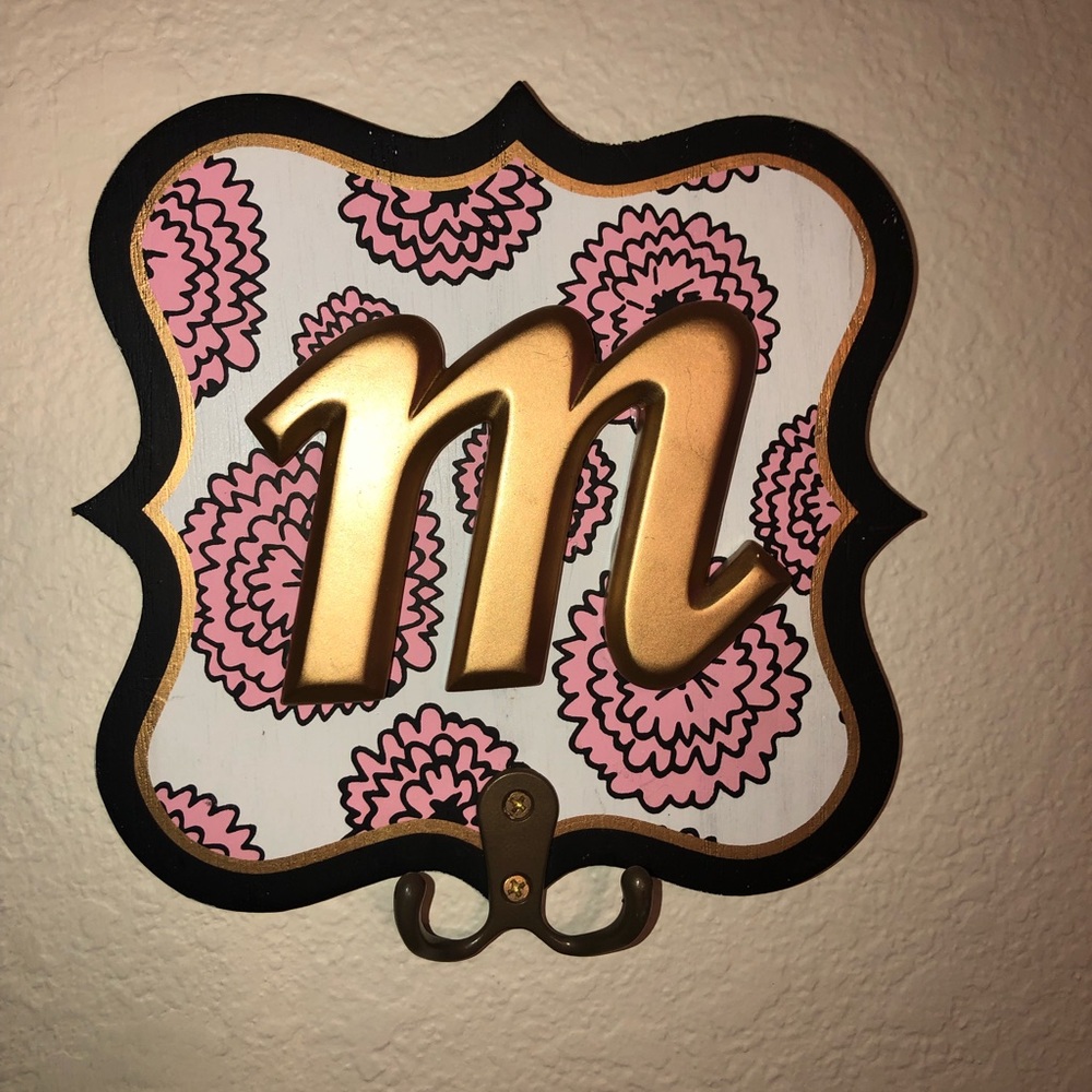 Wall decor/hanger
